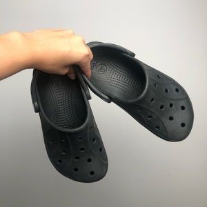 black crocs clogs